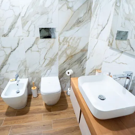 בית הארחה Amuri Luxury Centro 4*